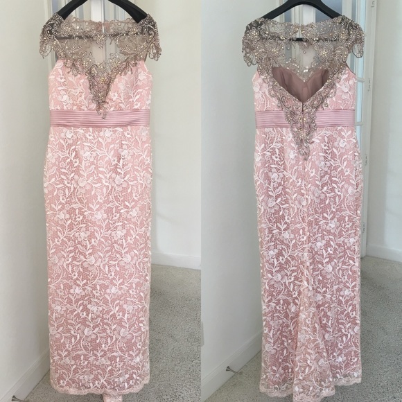 Formal social occasion gown - Picture 1 of 6